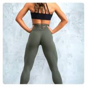 🍑Discontinued Army Green Bombshell Sexy Back Leggings🍑
